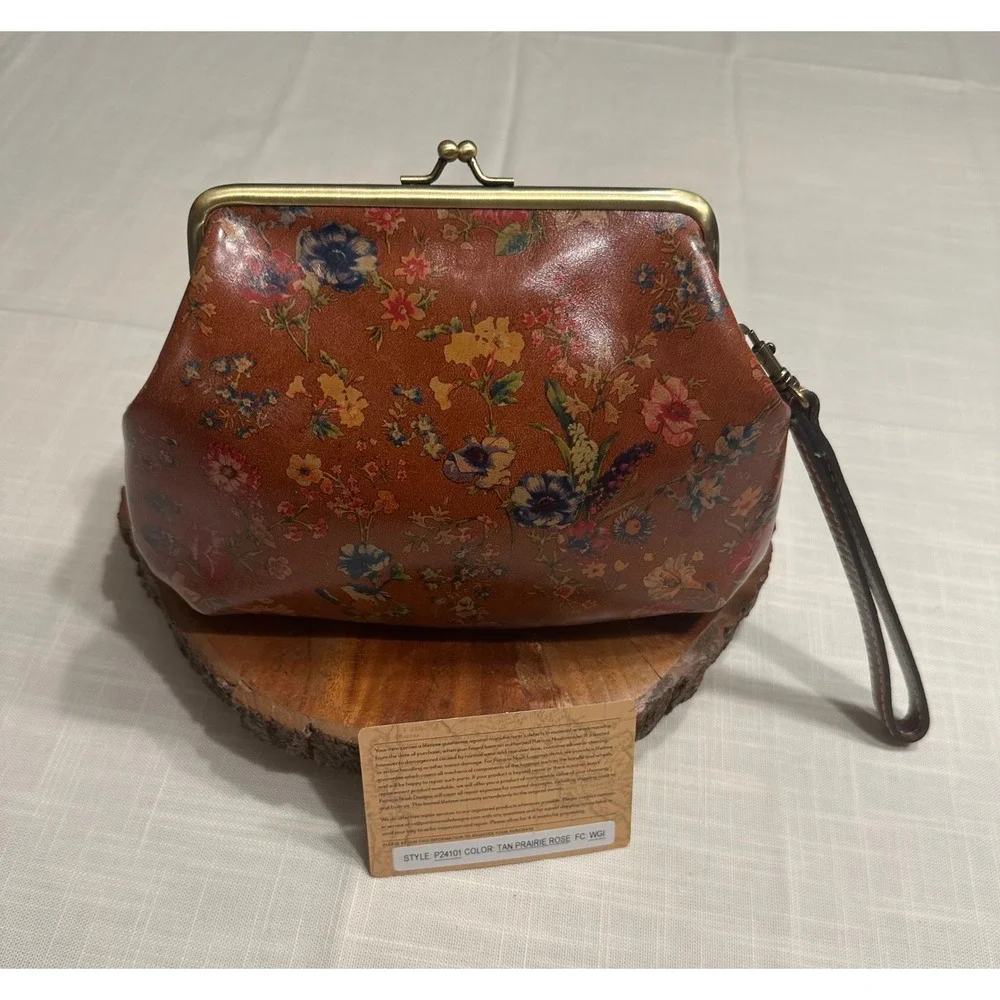 Patricia Nash P24101 Tan Prairie Rose Leather Kiss Lock Wristlet Clutch Floral